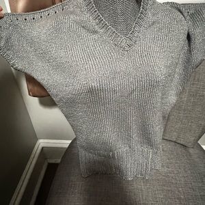 Beautiful gray sweater 3/4 sleeve